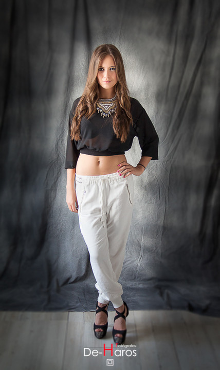 Book a Ana Mena